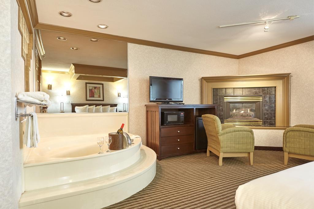Hotel Ramada By Wyndham Abbotsford Zewnętrze zdjęcie