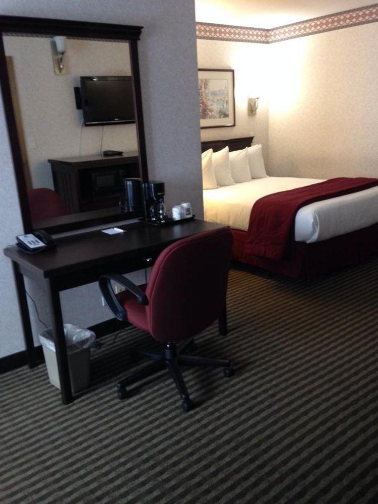 Hotel Ramada By Wyndham Abbotsford Zewnętrze zdjęcie