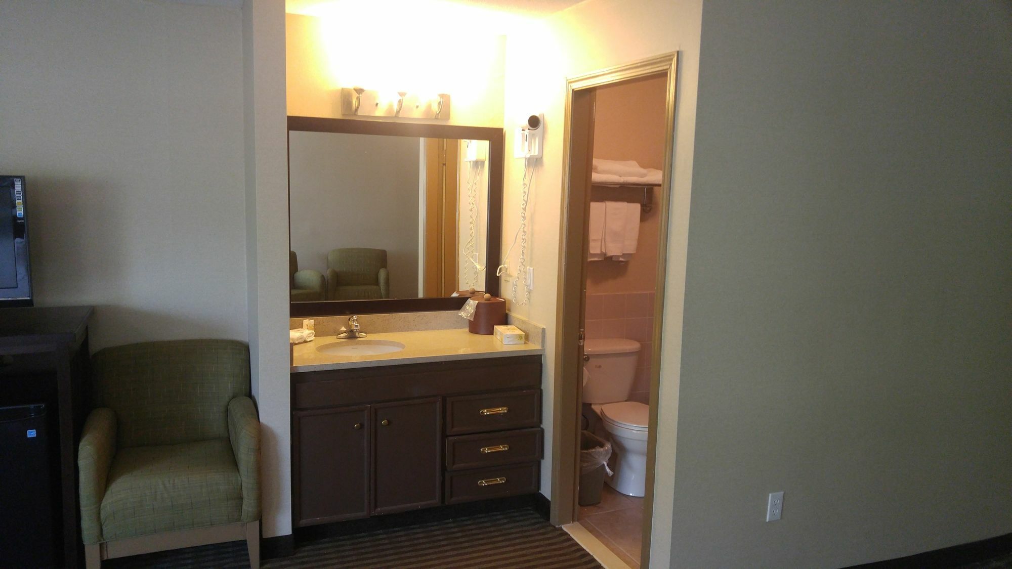 Hotel Ramada By Wyndham Abbotsford Zewnętrze zdjęcie