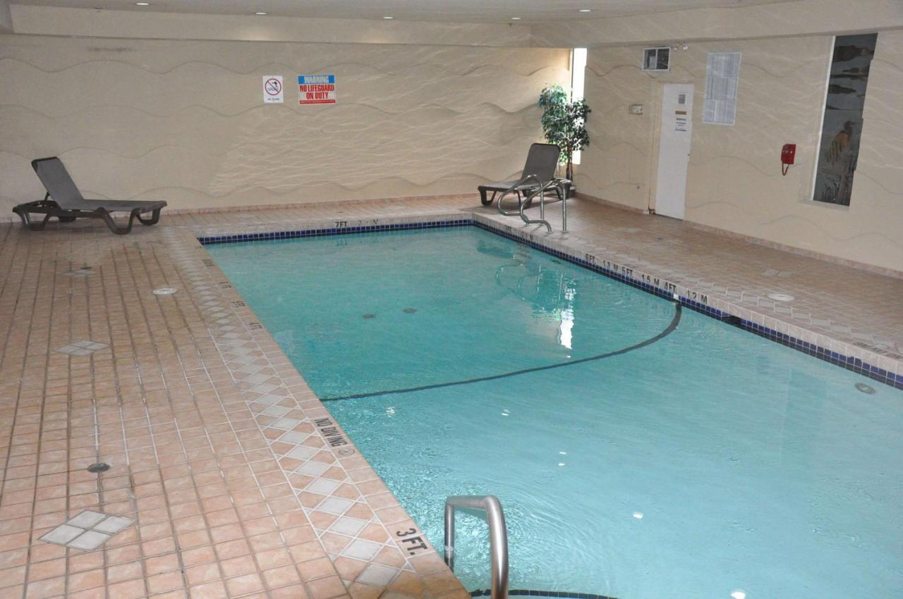 Hotel Ramada By Wyndham Abbotsford Zewnętrze zdjęcie