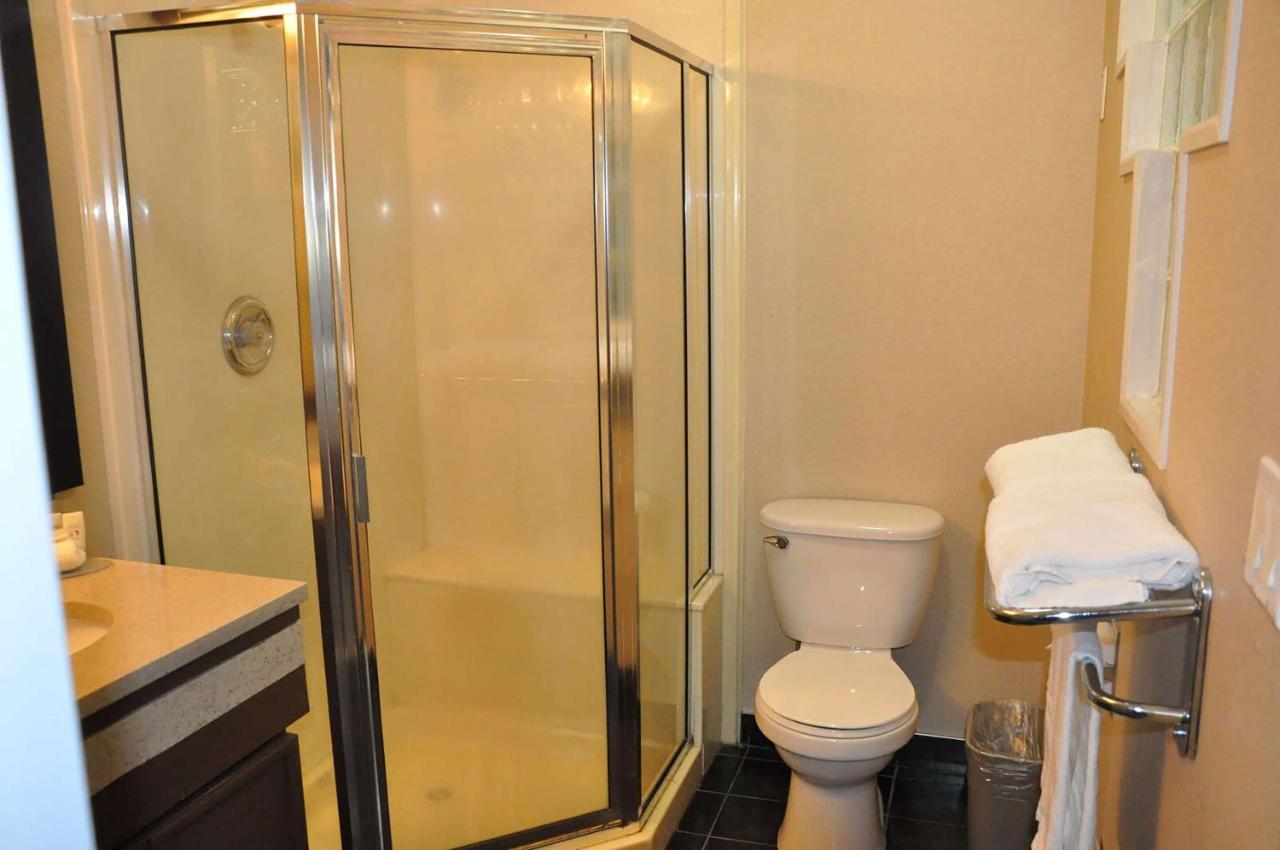 Hotel Ramada By Wyndham Abbotsford Zewnętrze zdjęcie